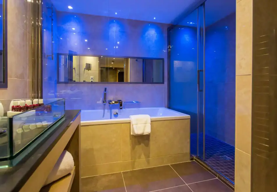 Taj I Mah, Arc 2000 (Hotel) - Mezzanine Suite