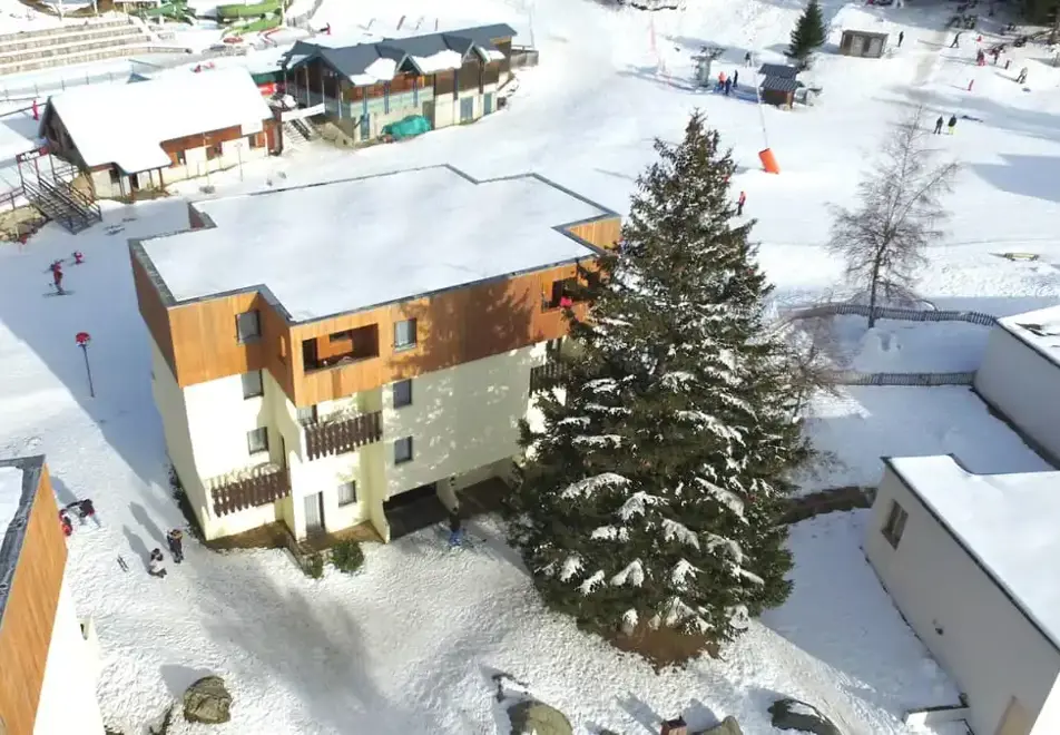 Club Prapoutel Les 7 Laux (self catered apartments) - Aerial view