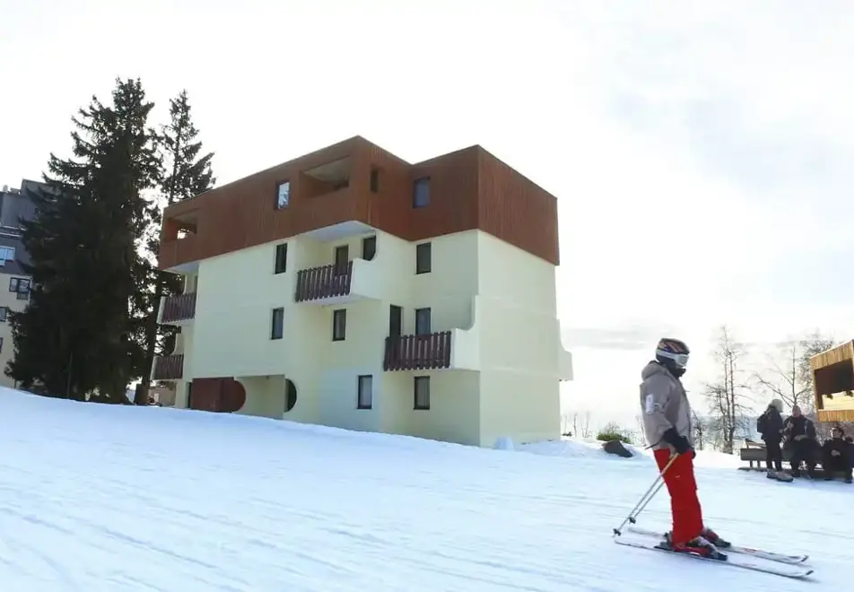 Club Prapoutel Les 7 Laux (self catered apartments) - Doorstep skiing