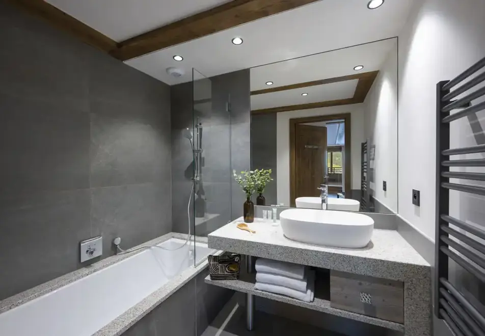 Chalets de Joy, Grand Bornand (self catered apartments) - Typical shower room style