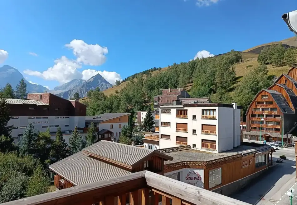 Neige et Soleil, Les Deux Alpes (self catered apartments) ©LHawkins - Balcony view
