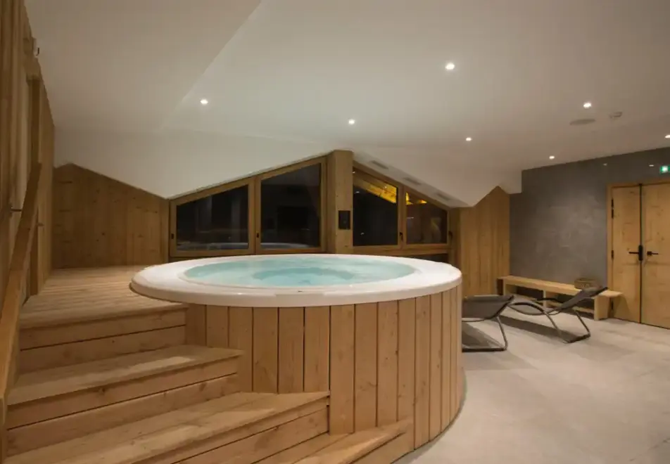 Avancher, Val d'Isere (self catered apartments & hotel) - Spa