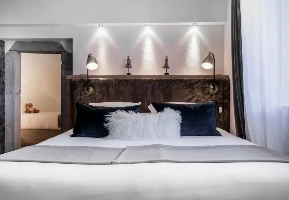 Chalet Bossonnet, La Clusaz (self catered chalet) - Double bedroom