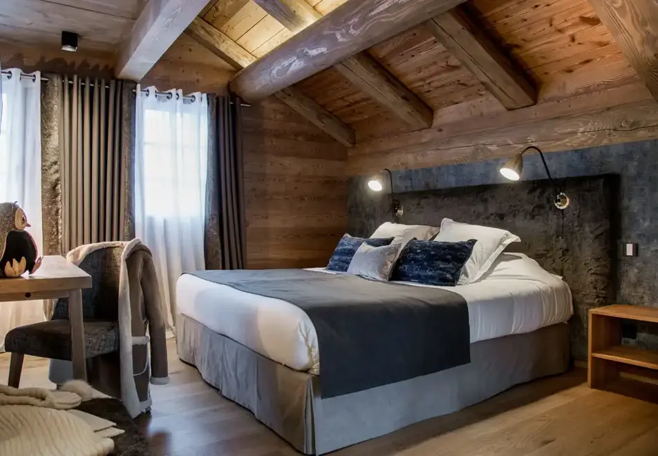 Chalet Bossonnet, La Clusaz (self catered chalet) - Double bedroom