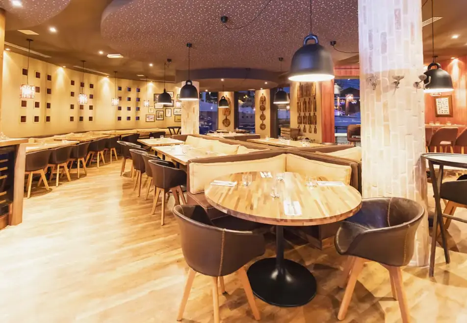 Le Hameau du Kashmir, Val Thorens (self catered hotel & apartments) - Beef & Lobster restaurant