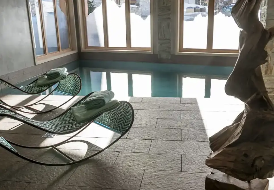 Le Taos, Tignes le Lac (self catered apartments & hotel) - Indoor pool (©Studio Bergoend)