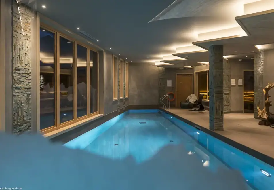 Le Taos, Tignes le Lac (self catered apartments & hotel) - Indoor pool (©Studio Bergoend)