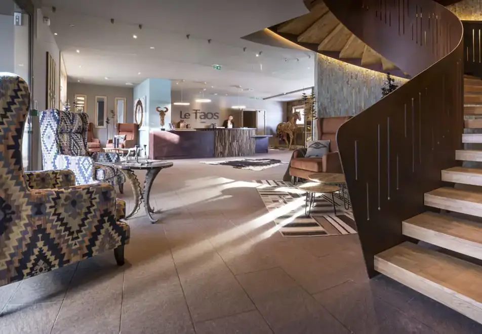 Le Taos, Tignes le Lac (self catered apartments & hotel) - Reception (©Studio Bergoend)