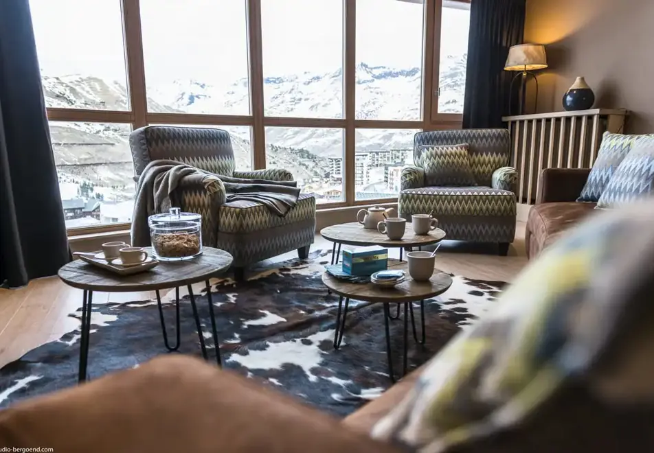 Le Taos, Tignes le Lac (self catered apartments & hotel) - Typical apartment style (©Studio Bergoend)