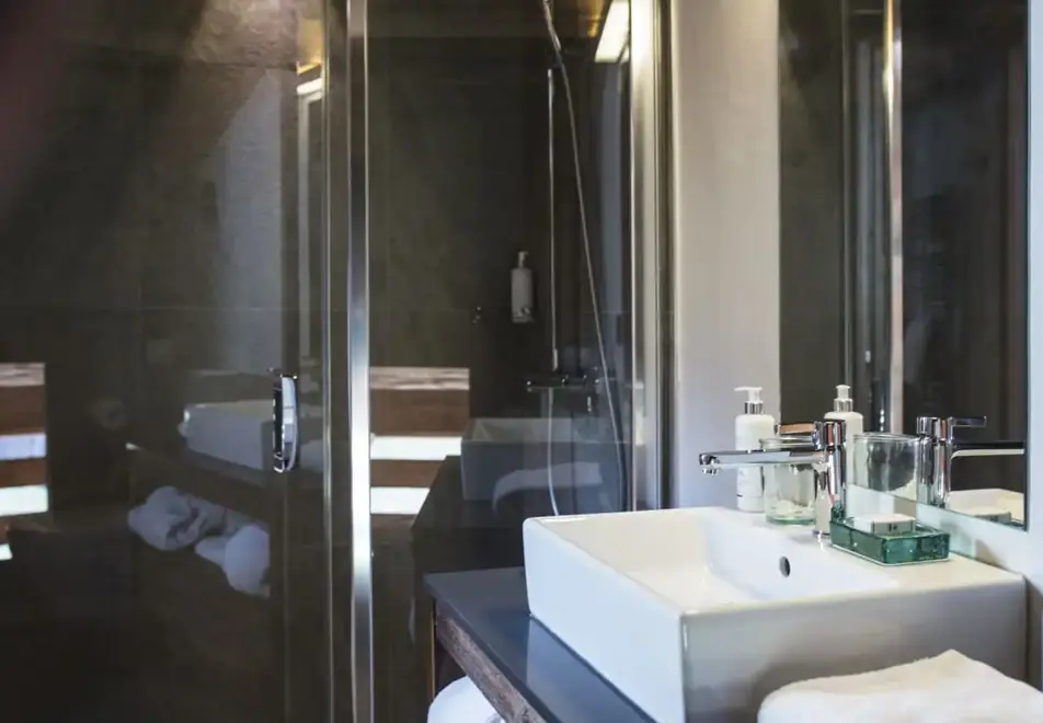 Chalet La Douceur - Chez Germain, La Clusaz (self catered chalet) - Shower room (©Matthieu Cellard)