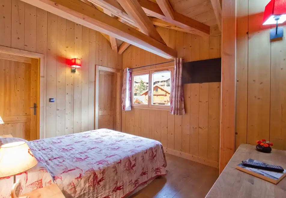 Fox Lodge, Les Deux Alpes (self catered chalet) - Double bedroom
