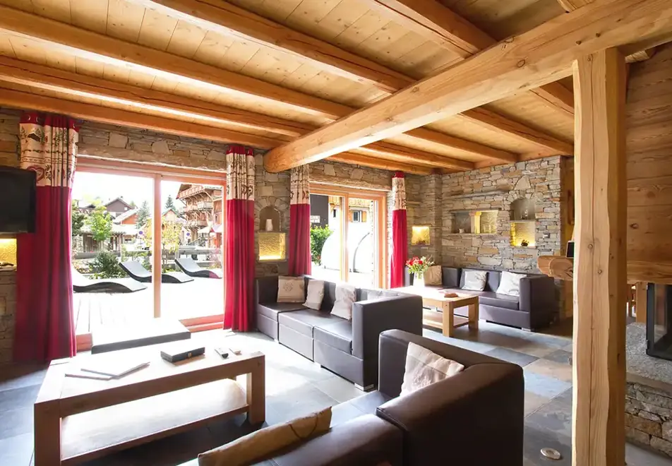 Wolf Lodge, Les Deux Alpes (self catered chalet) - Spacious living area with fireplace