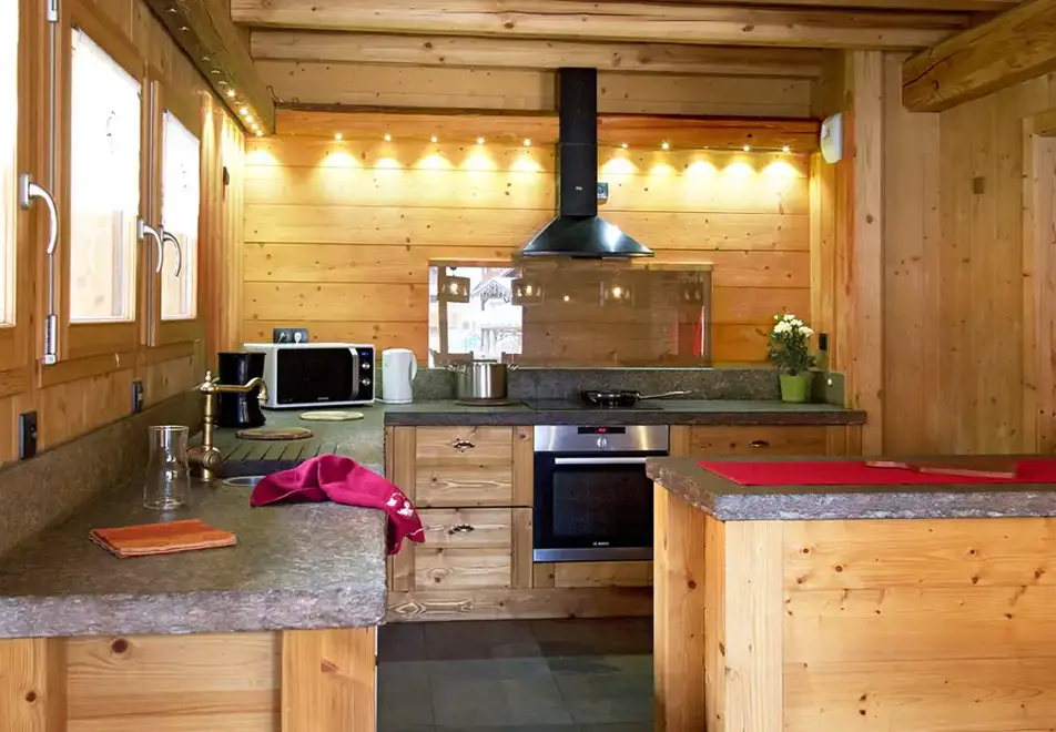 Wolf Lodge, Les Deux Alpes (self catered chalet) - Kitchen