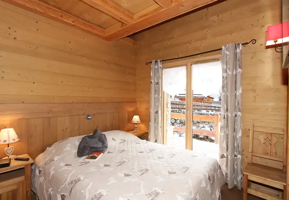 Lodge, Les Deux Alpes (self catered chalet) - Double bedroom with balcony