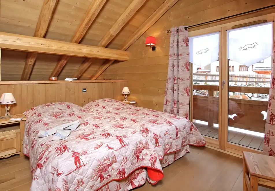 Lodge, Les Deux Alpes (self catered chalet) - Twin bedroom with balcony