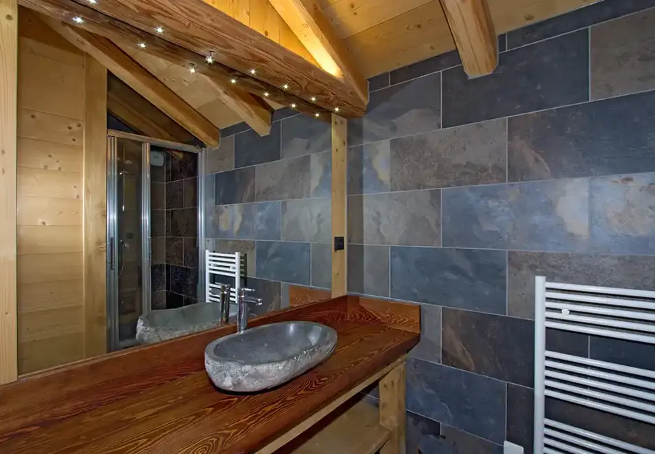 Lodge, Les Deux Alpes (self catered chalet) - Shower room