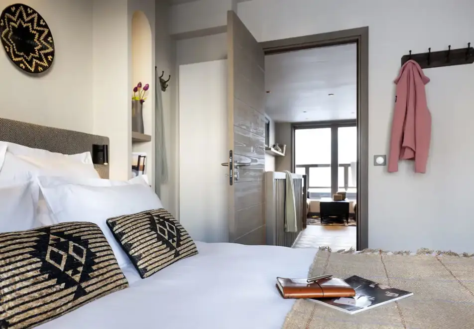 Ynycio, Tignes Val Claret (self catered apartments) - Typical Plus apartment for 6 style (©Studio Bergeond)