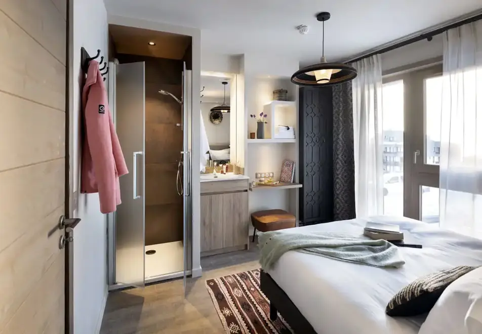 Ynycio, Tignes Val Claret (self catered apartments) - Typical Plus apartment for 6 style (©Studio Bergeond)