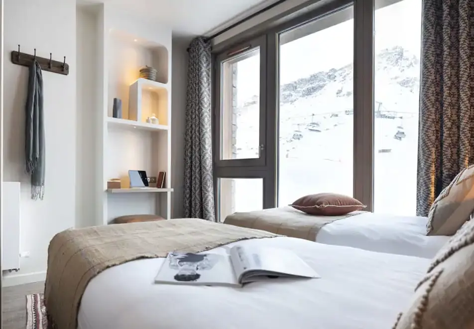 Ynycio, Tignes Val Claret (self catered apartments) - Typical Plus apartment for 6 style (©Studio Bergeond)