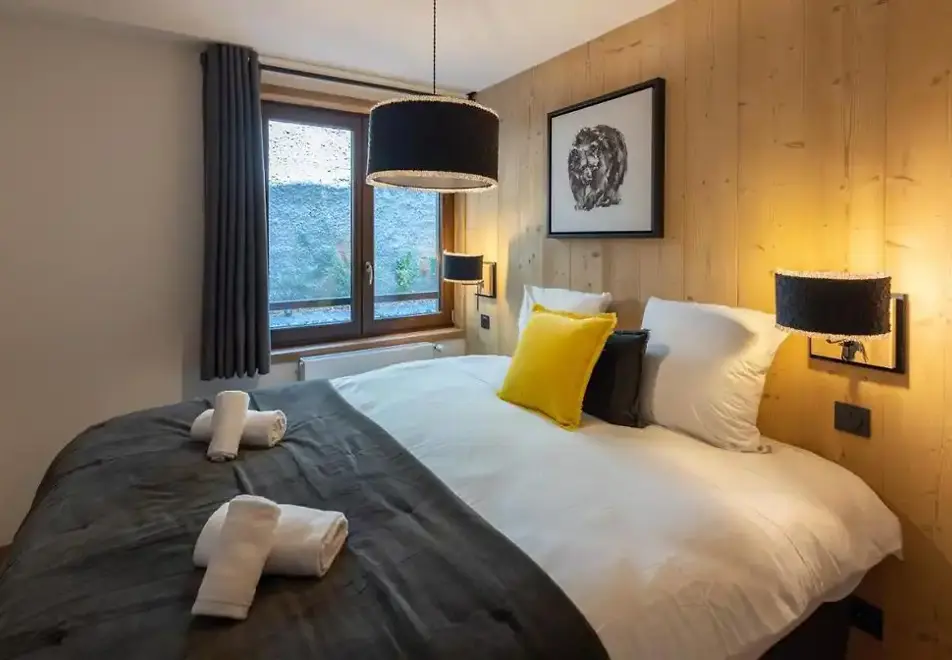 Cristal Lodge, Serre Chevalier (self catered apartments) - Typical double bedroom style