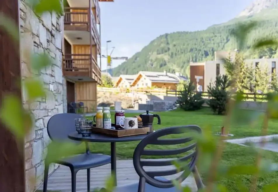 Cristal Lodge, Serre Chevalier (self catered apartments) - Typical terrace style