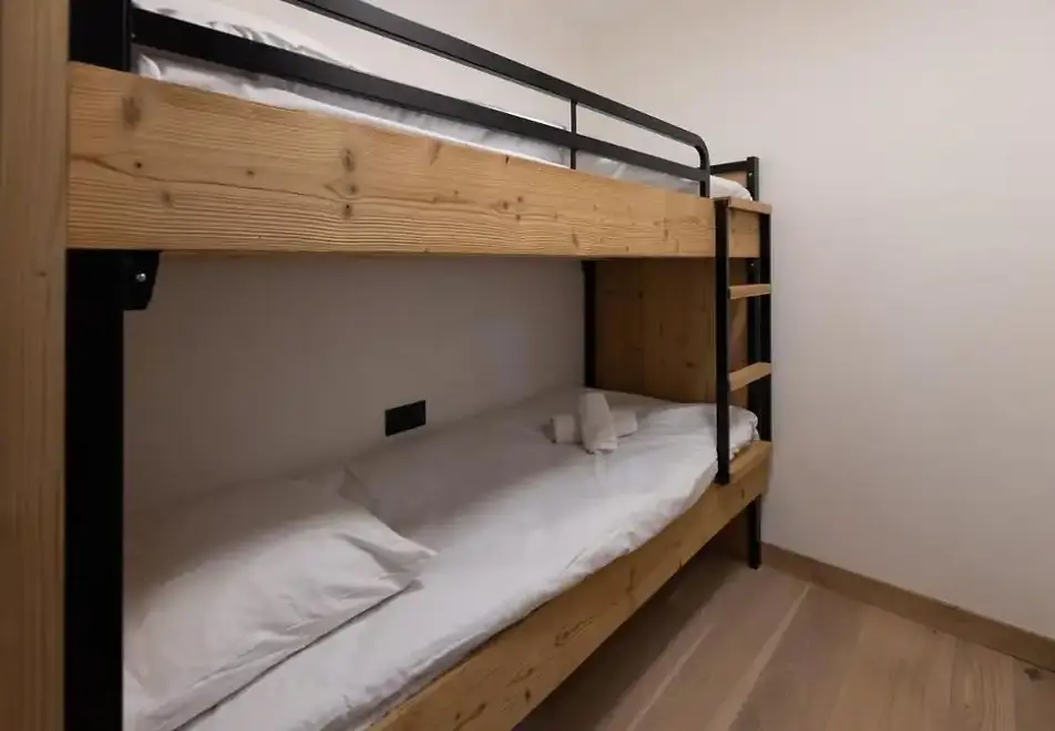 Cristal Lodge, Serre Chevalier (self catered apartments) - Typical bunk room style