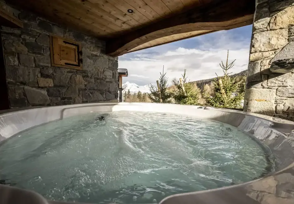 Chalet Mont Blanc, Plagne 1800 (self catered chalets) - Hot tub