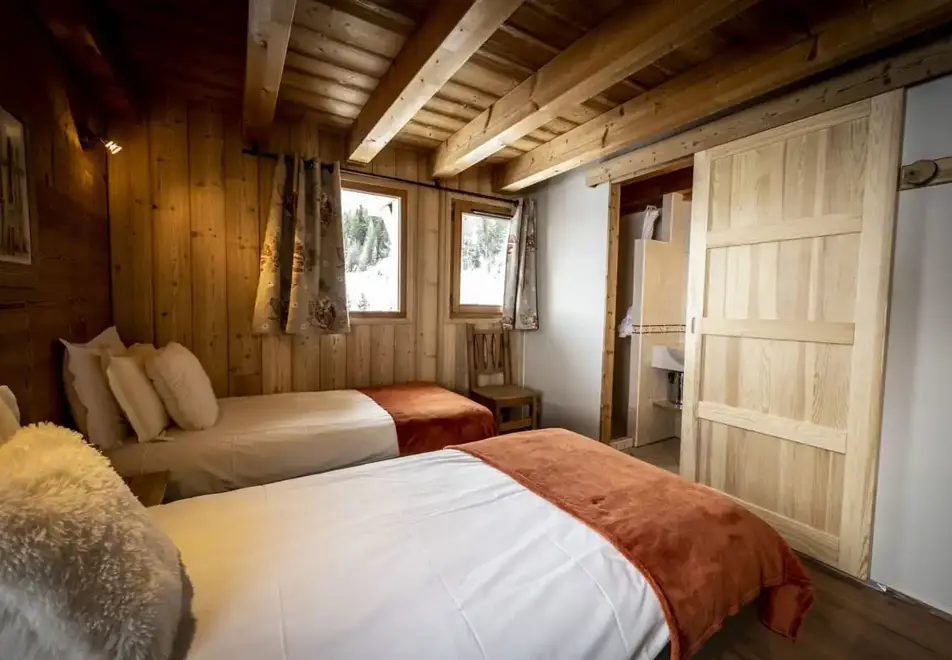 Chalet Mont Blanc, Plagne 1800 (self catered chalets) - Twin bedroom
