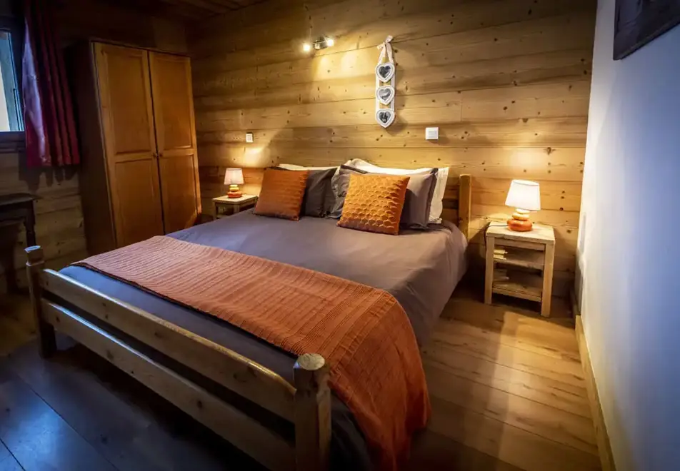 Chalet Pierre 1, Plagne 1800 (self catered chalet) - Double bedroom