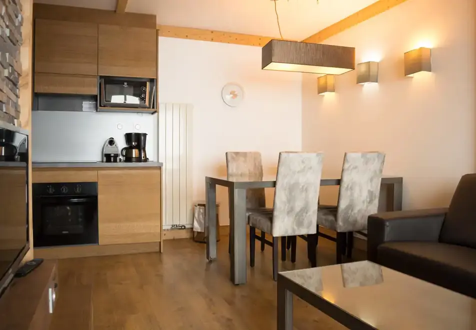 Koh i Nor, Val Thorens (hotel & apartments) - Apartment: Typical apartment style