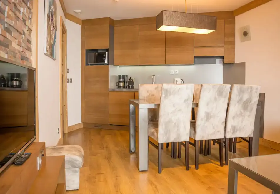 Koh i Nor, Val Thorens (hotel & apartments) - Apartment: Typical apartment style