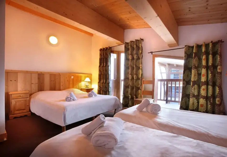 Cime des Arcs, Arcs 2000 (self catered apartments) - Typical quad room style