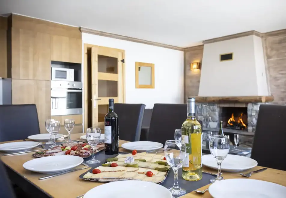 Hermine, Val Thorens (self catered apartments) - Typical 4 bed apartment style