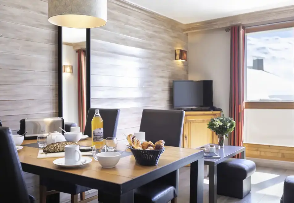 Hermine, Val Thorens (self catered apartments) - Typical 2 bed apartment style