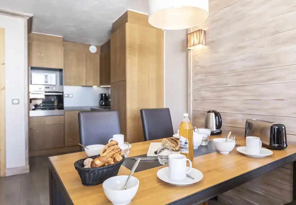 Hermine, Val Thorens (self catered apartments) - Typical 2 bed apartment style