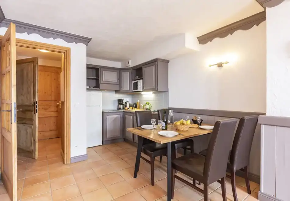Plein Sud, Val Thorens (self catered apartments) - Typical 2 bed apartment style