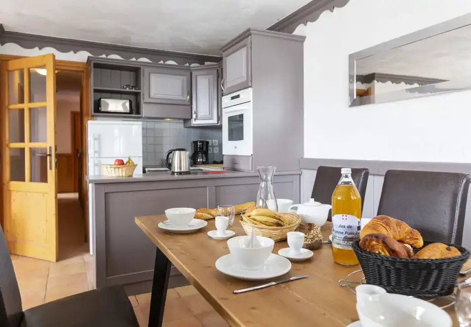 Plein Sud, Val Thorens (self catered apartments) - Typical 3 bed apartment style