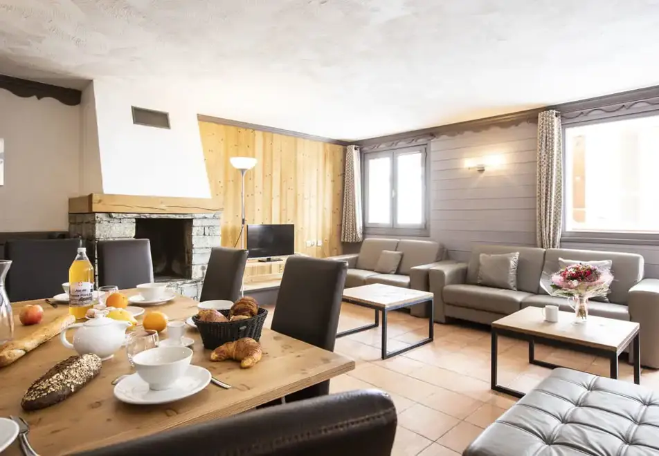 Plein Sud, Val Thorens (self catered apartments) - Typical 7 bed apartment style