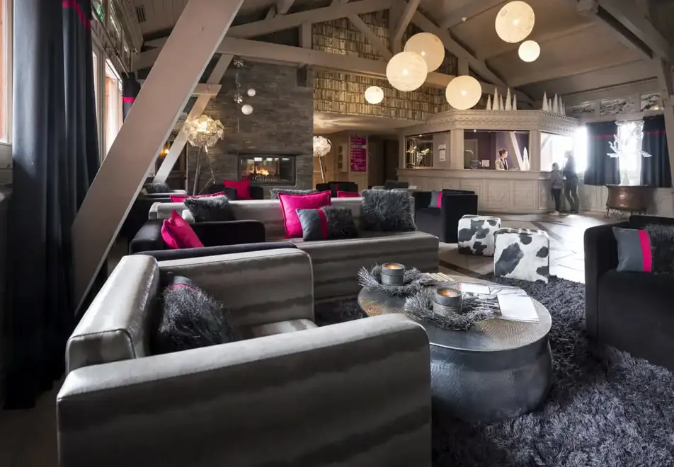 Village Montana, Val Thorens (self catered apartments) - Lounge area in Permier building
