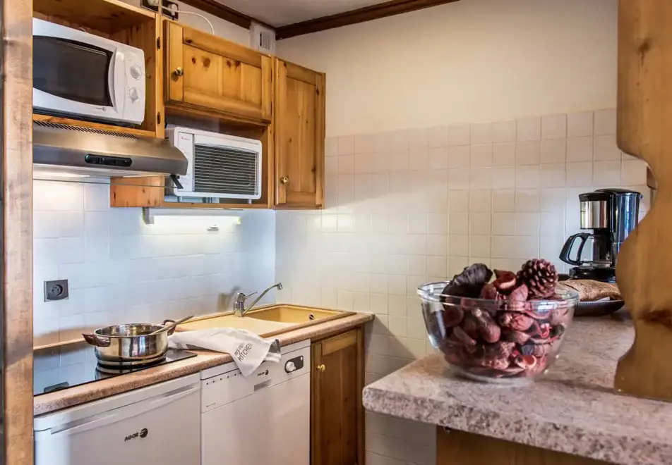 Village Montana, Val Thorens (self catered apartments) - Typical 1 bed 2/3 Soleil apartment style