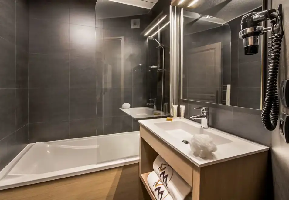 Village Montana, Val Thorens (self catered apartments) - Typical 1 bed alc Premier apartment style