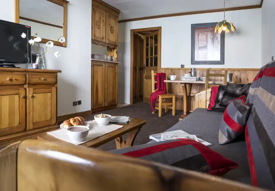 Village Montana, Val Thorens (self catered apartments) - Typical 2 bed Soleil apartment style