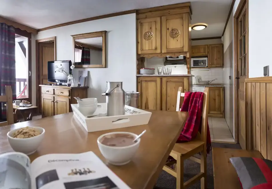 Village Montana, Val Thorens (self catered apartments) - Typical 2 bed Soleil apartment style