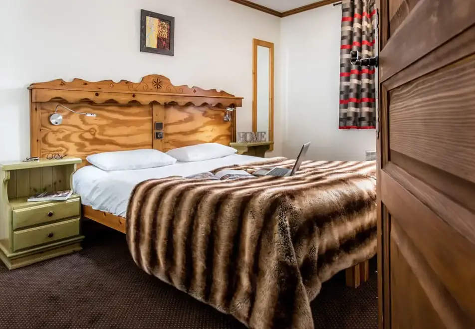 Village Montana, Val Thorens (self catered apartments) - Typical 3 bed Soleil apartment style