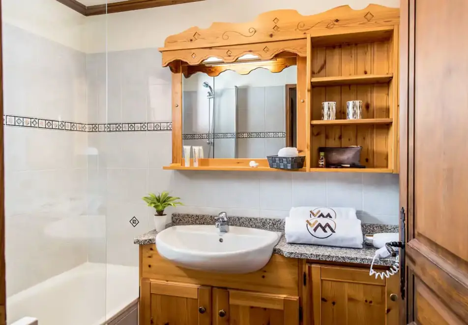 Village Montana, Val Thorens (self catered apartments) - Typical 3 bed Soleil apartment style