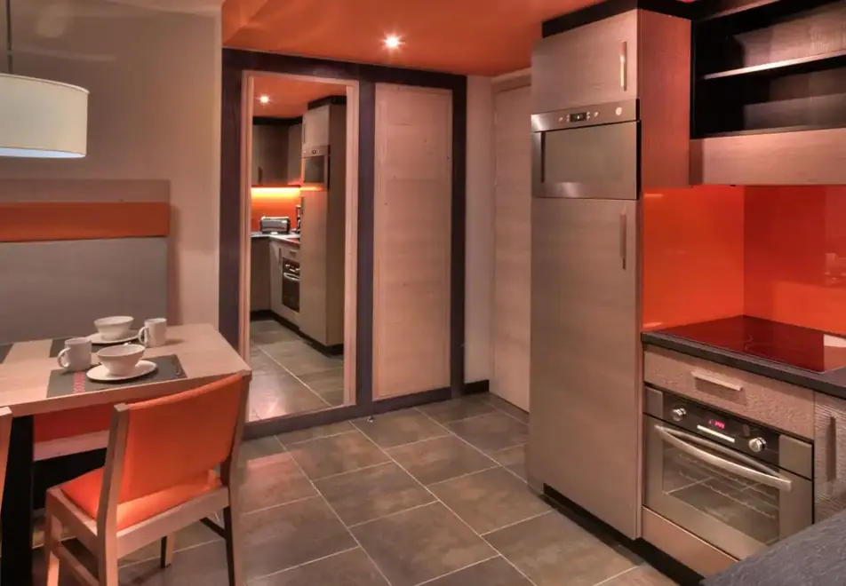 Plein Sud, Val Thorens (self catered apartments) - Typical apartment for 6 style