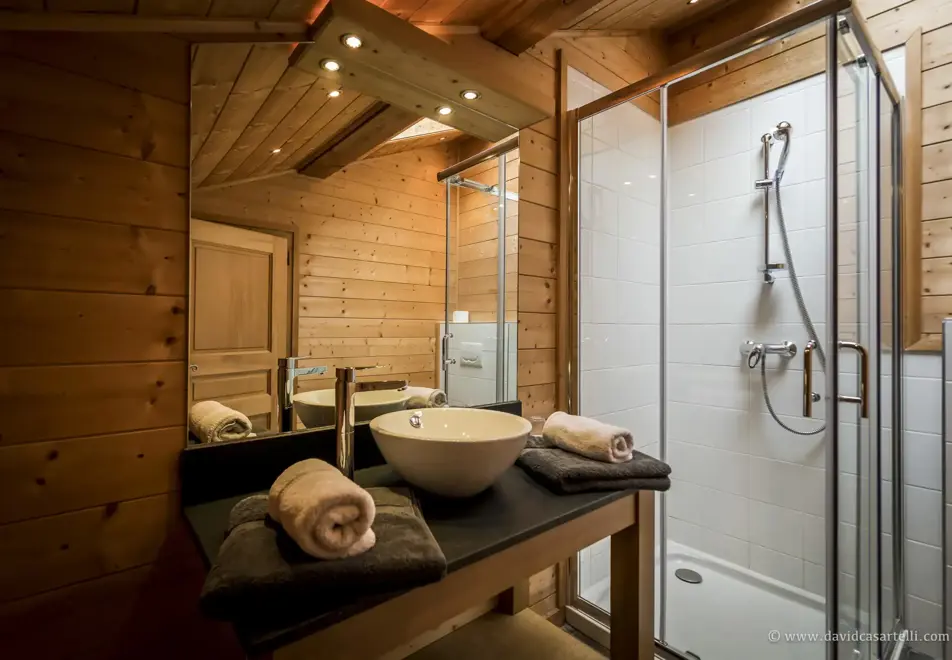 Chalet Arnica, Samoens (self catered chalet) - Shower room