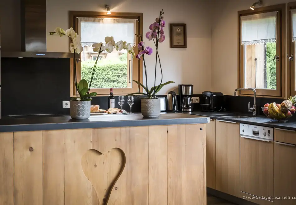 Chalet Arnica, Samoens (self catered chalet) - Kitchen