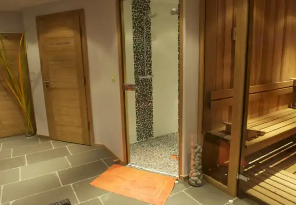 Rose, Samoens (self catered apartments) - Spa area