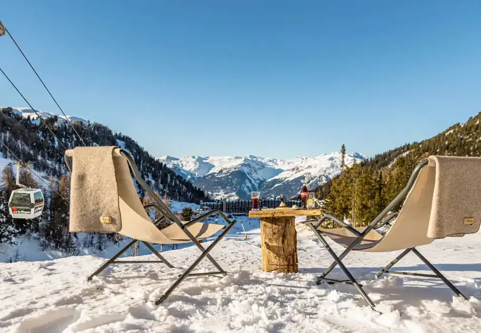 Hotel Carlina, Belle Plagne (hotel) - Perfect setting to watch the world go by